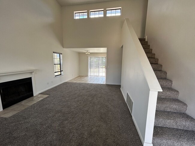 Building Photo - RENNOVATED 4 BED HOME