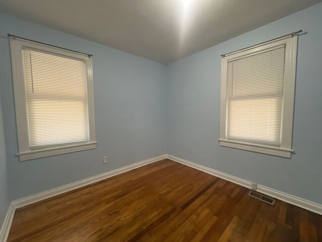 Building Photo - SHERWOOD FOREST