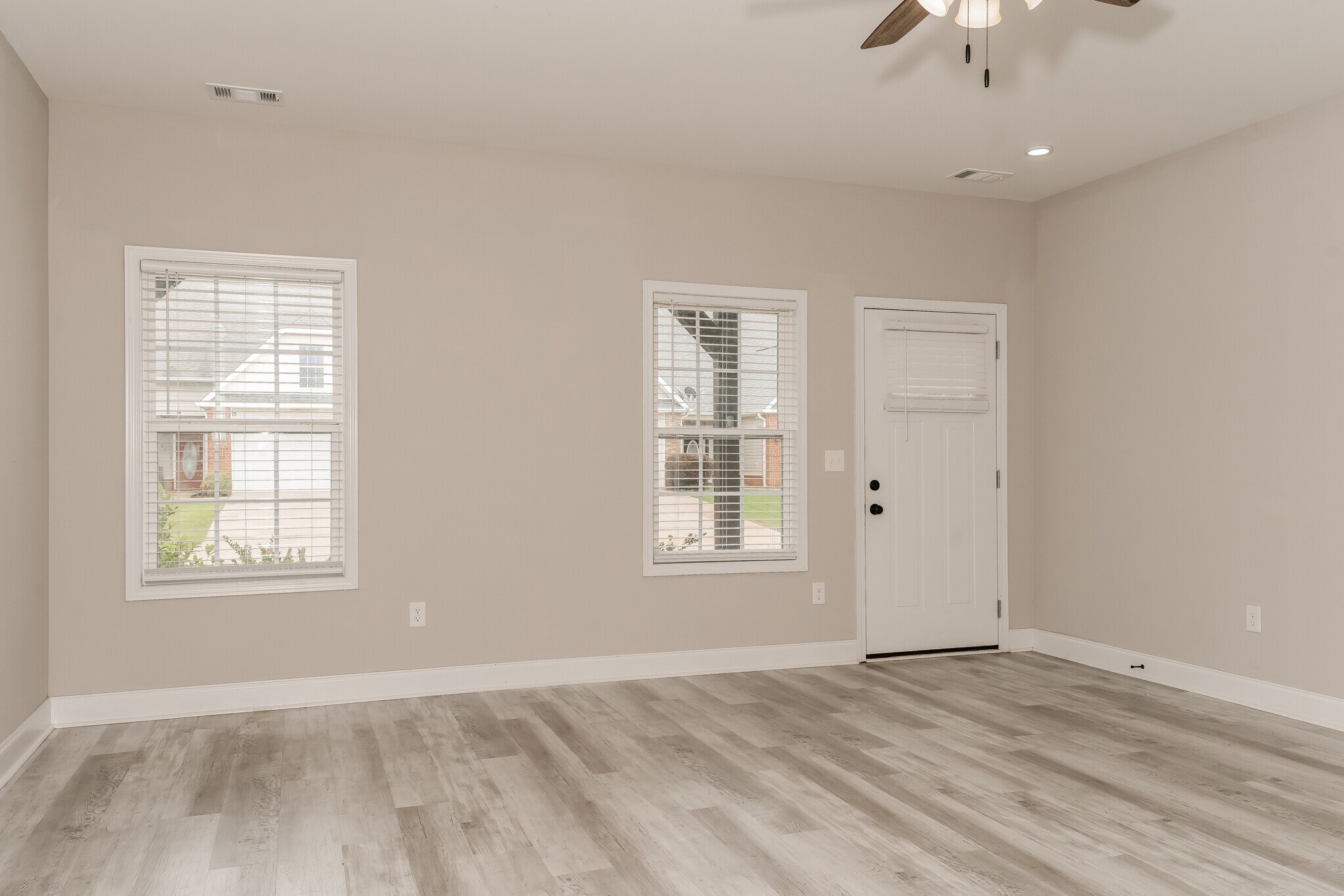 Building Photo - 219 Beau Claire Cir