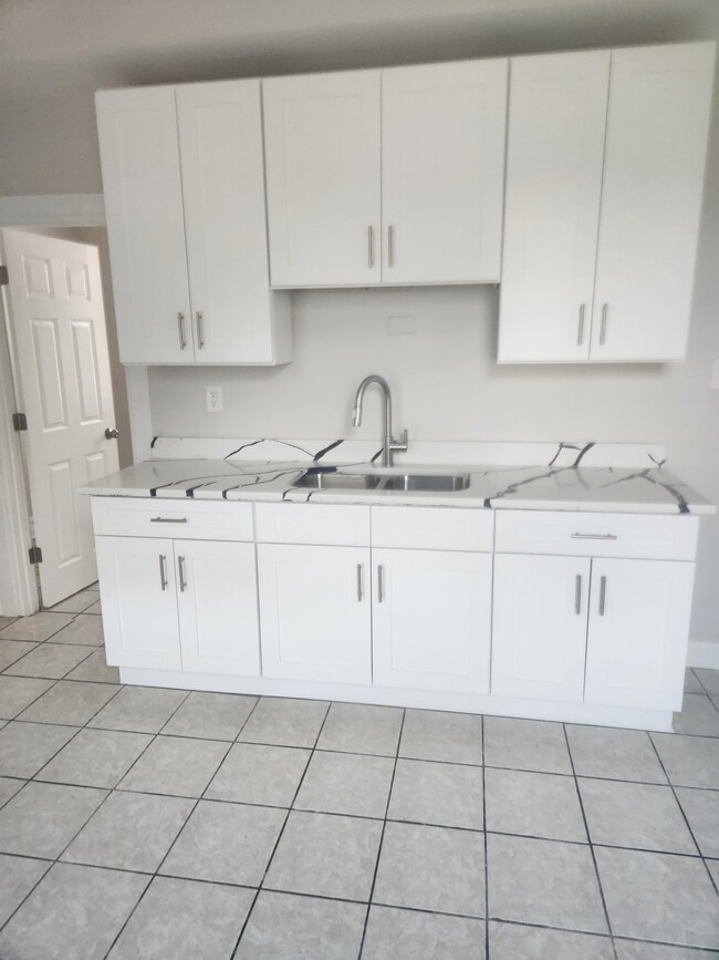 Building Photo - 2326 S Homan Ave