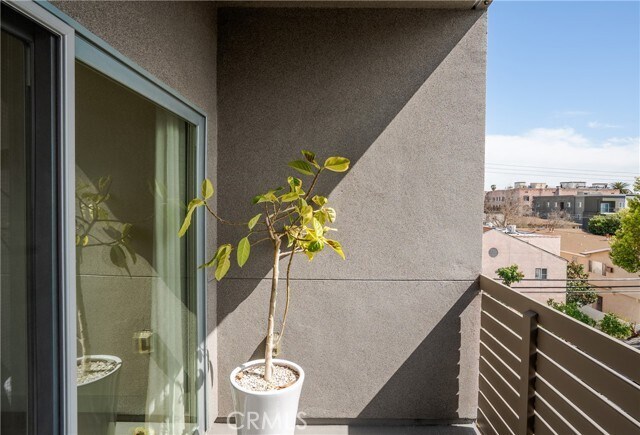 Building Photo - 820 S Wilton Pl