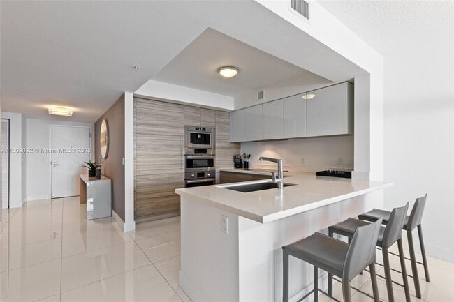 Building Photo - 300 Sunny Isles Blvd