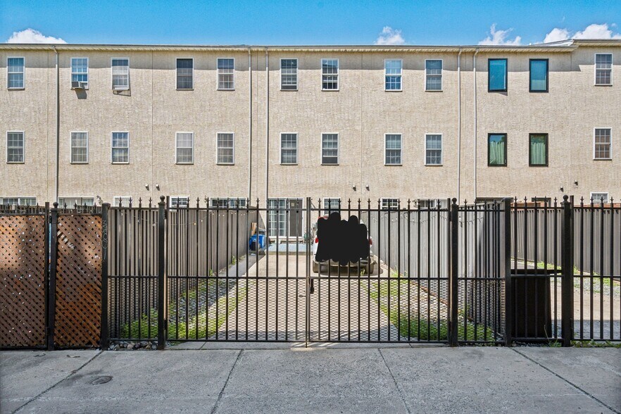 Building Photo - 1243 N Howard St