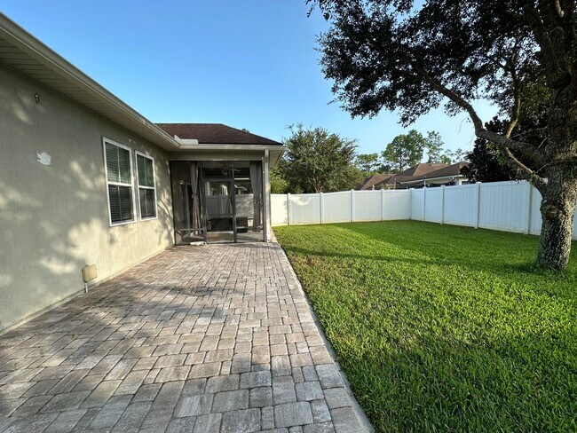 Building Photo - Adorable Home in Prime Location!