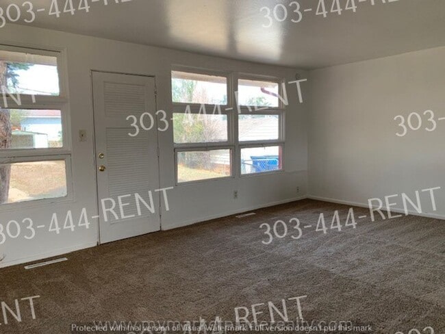 Building Photo - 3 bedrooms, 1 bathroom