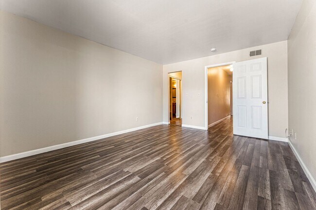 Building Photo - Renovated 2-Bed/2-Bath Condo in Tall Pines, Lakewood!