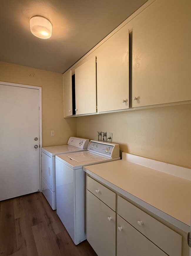 Building Photo - Sunnyvale home with central air and new LV...