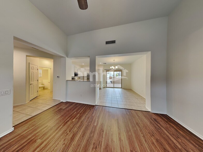 Building Photo - 10558 E Native Rose Trail