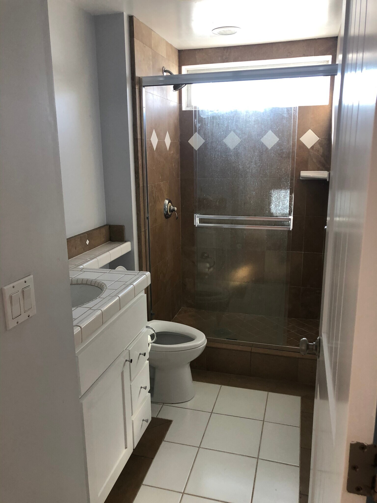Bath - 121 31st Pl