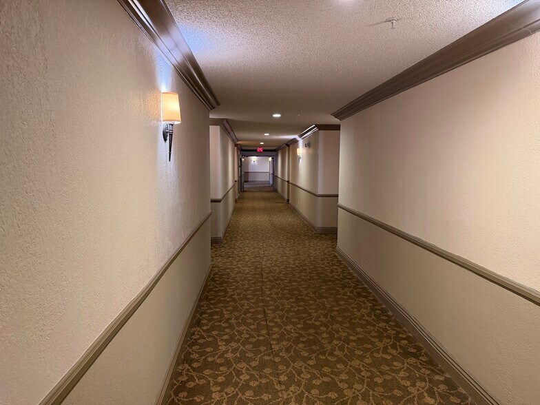 Building Photo - 8889 Caminito Plaza Centro