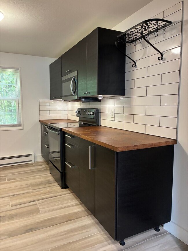 Building Photo - Clayla Properties