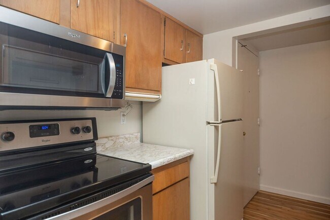 Building Photo - 421 S Howes St