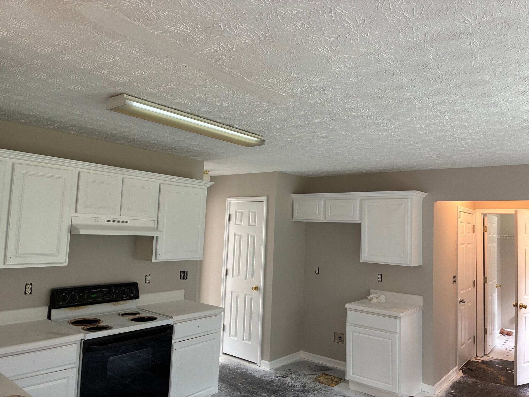 Building Photo - Room in House on Tara Bend