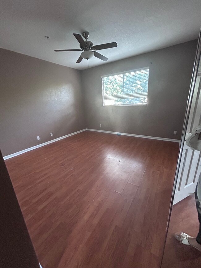 Building Photo - 2866 S Oasis Dr