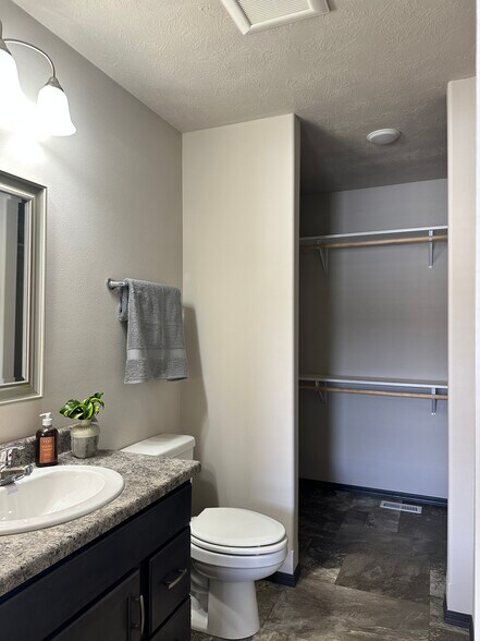 Building Photo - 2200 N Main Ave