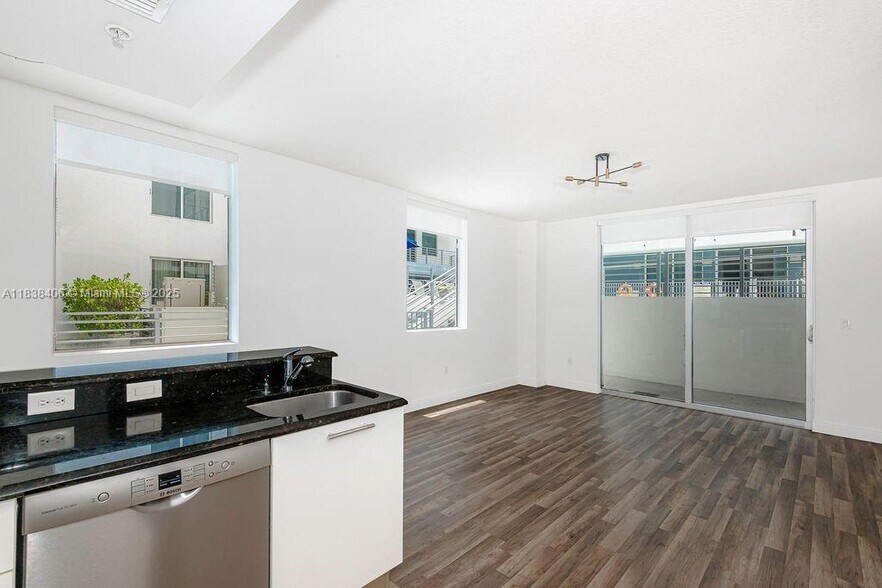 Building Photo - 3339 Virginia St