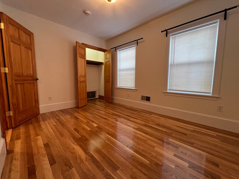 Building Photo - 128 Buttonwood St