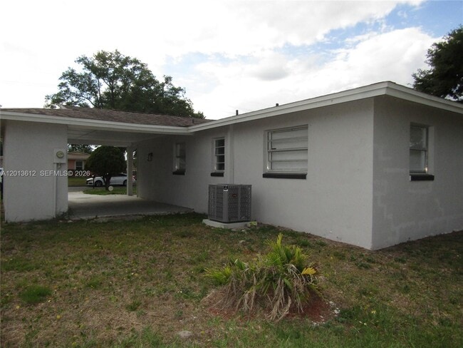 Building Photo - 2447 Messina Ave