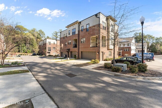 Building Photo - 12 Brownstone Ln