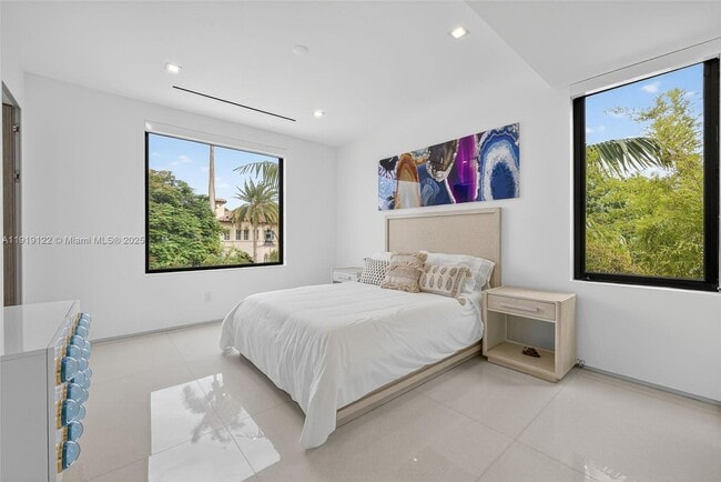 Building Photo - 401 Lido Dr