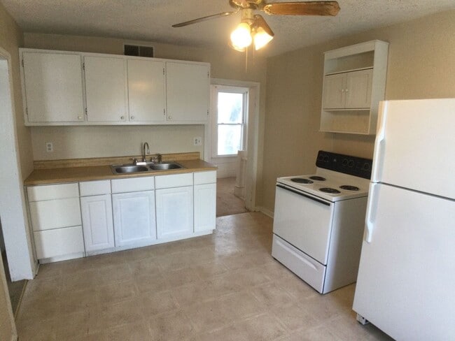 Primary Photo - 204 Bolling St