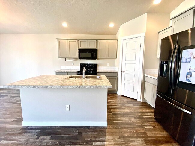Building Photo - 3 Bedroom 2 Bath  PET FRIENDLY home in SW ...