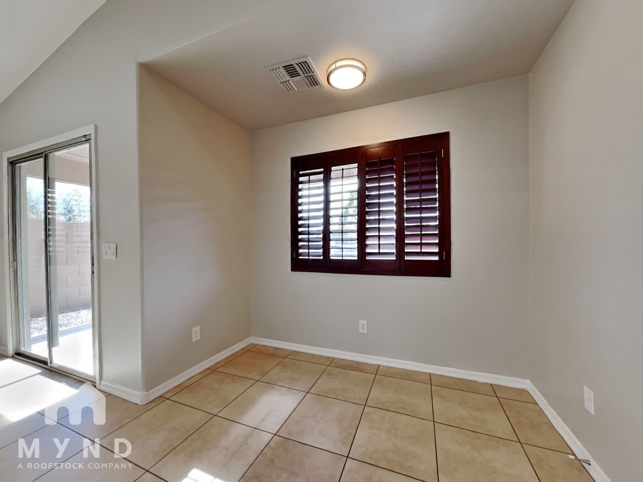 Building Photo - 11143 W Mariposa Dr