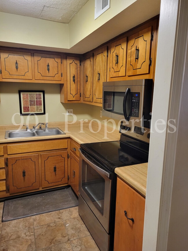 Building Photo - 3389 Lord Dunmore Cove