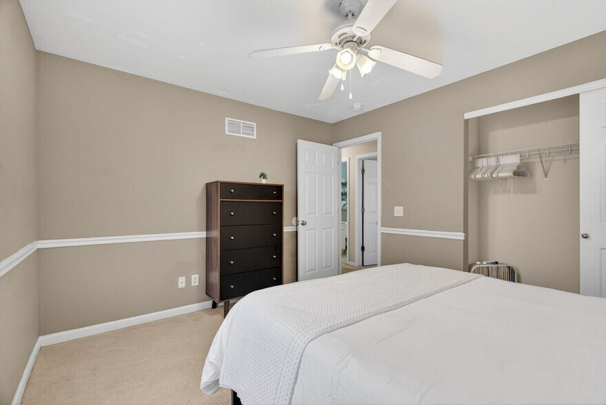 Building Photo - 27 Crimson Leaf Ct