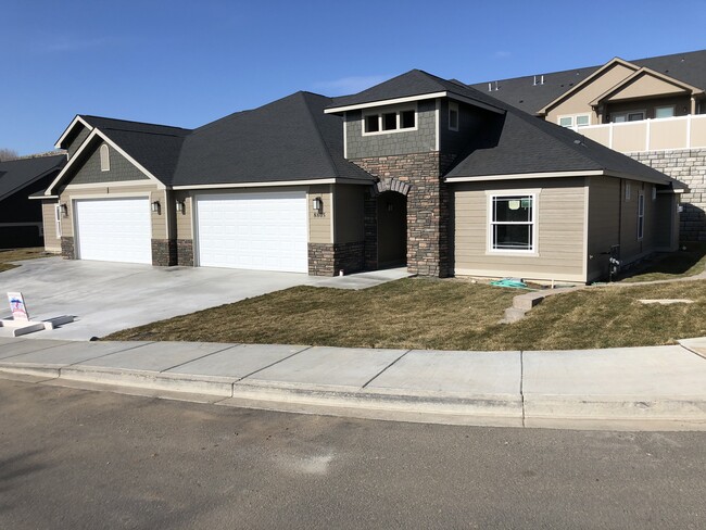 Building Photo - 8805 Juanita Dr