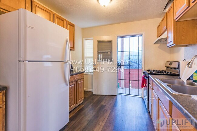 Building Photo - 4829 Castle Ave