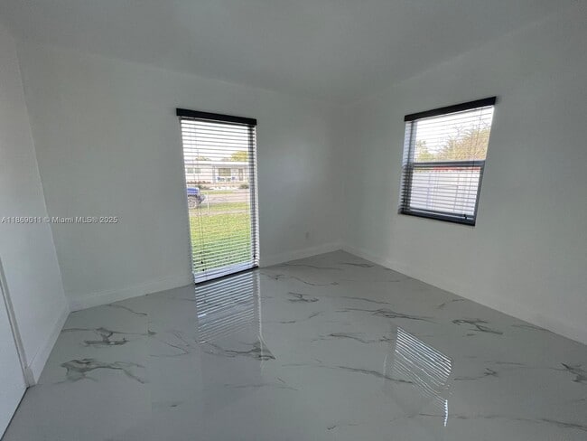 Building Photo - 11040 SW 52nd Dr