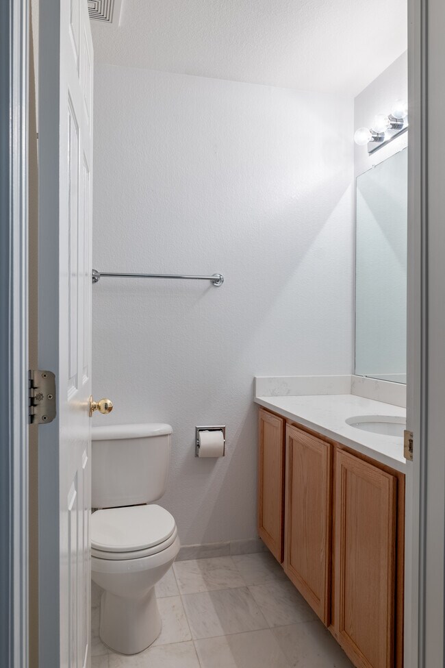 Building Photo - 2815 Decatur Dr