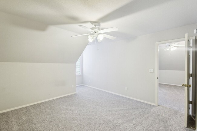 Building Photo - Spacious 4 Bedroom + Bonus Room