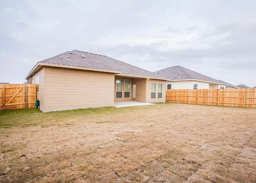 Building Photo - 413 Cross Dr