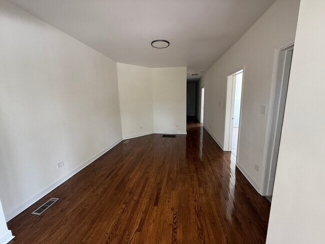 Building Photo - 411 N Hamlin Ave