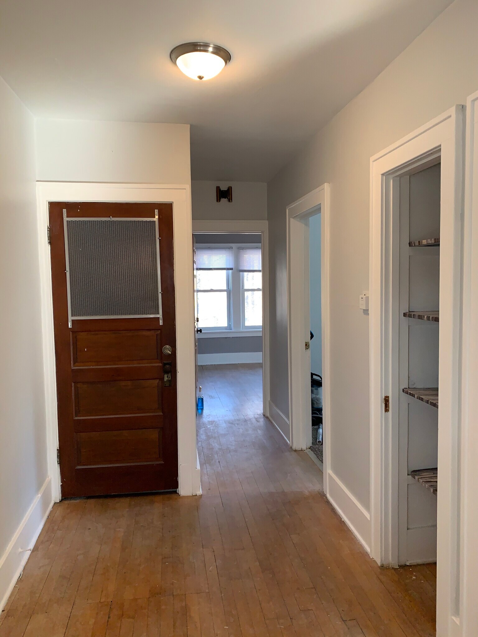 Building Photo - 415 9th St S