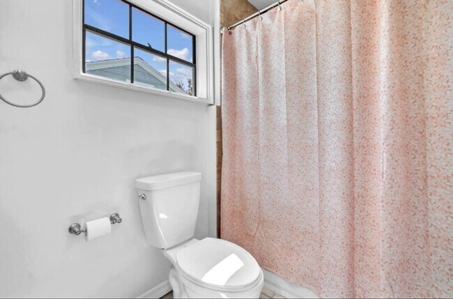 Building Photo - 528 N Palmway