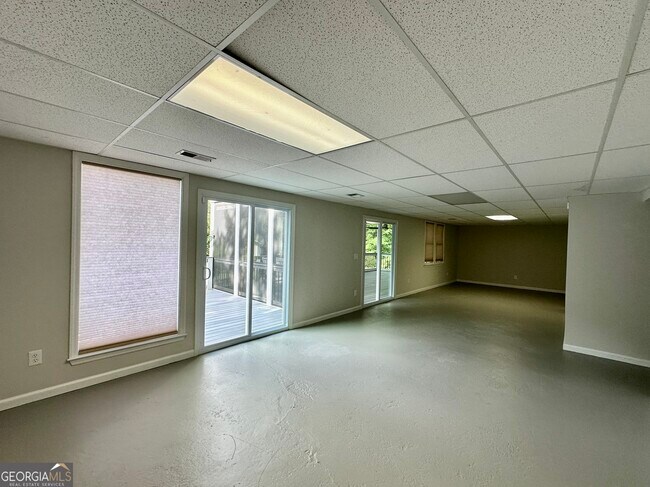 Building Photo - 3363 Somerset Trace