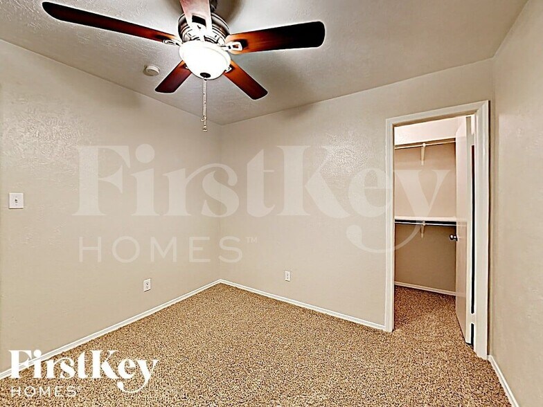 Building Photo - 2805 Galemeadow Dr