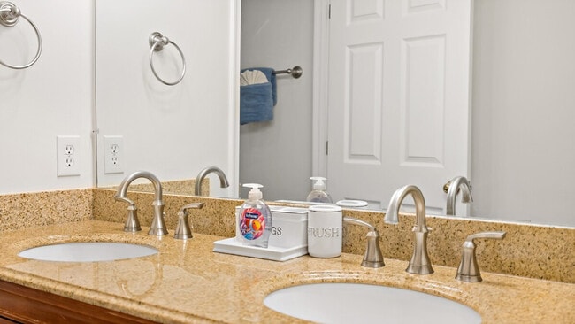 Building Photo - 6365 Columbia Pike