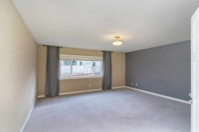 Building Photo - 5Bd/3Ba Lynnwood House