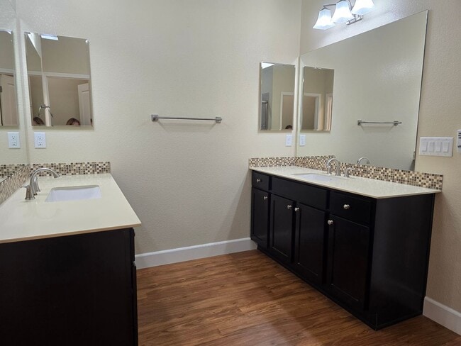 Building Photo - Executive home located on a quiet cul-de-s...