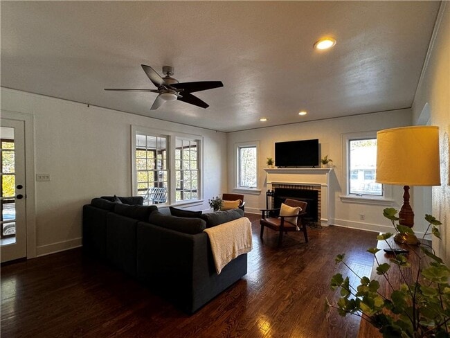 Building Photo - 610 N Olive Ave