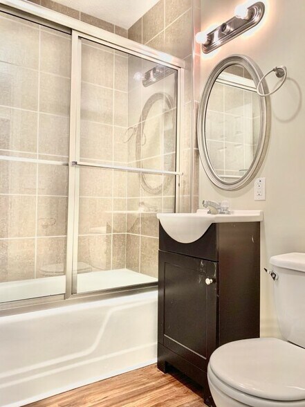 Building Photo - 3-Bedroom Woodlawn Retreat with Gleaming Hardwoods & Spacious Layout!
