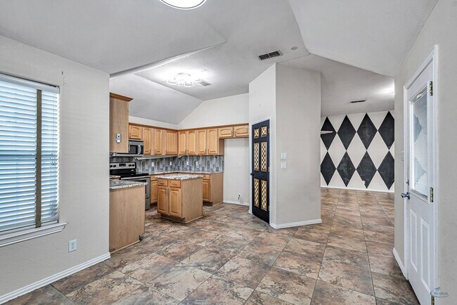 Building Photo - 6915 Robbie Rd