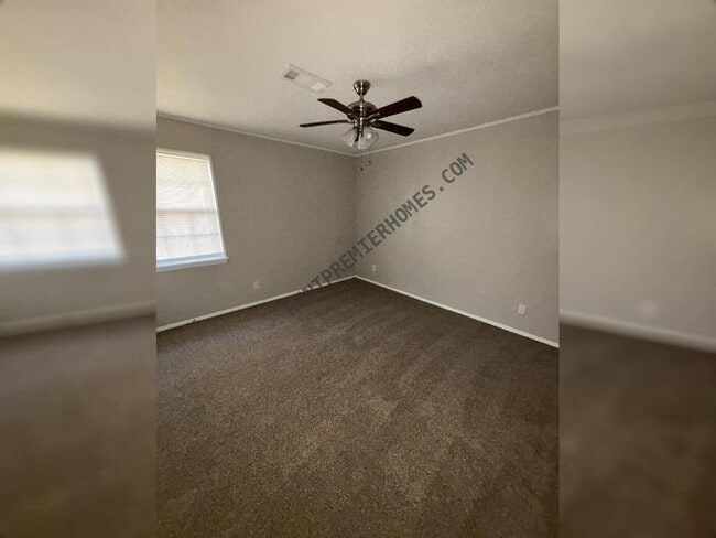 Building Photo - 28 Countrywood St