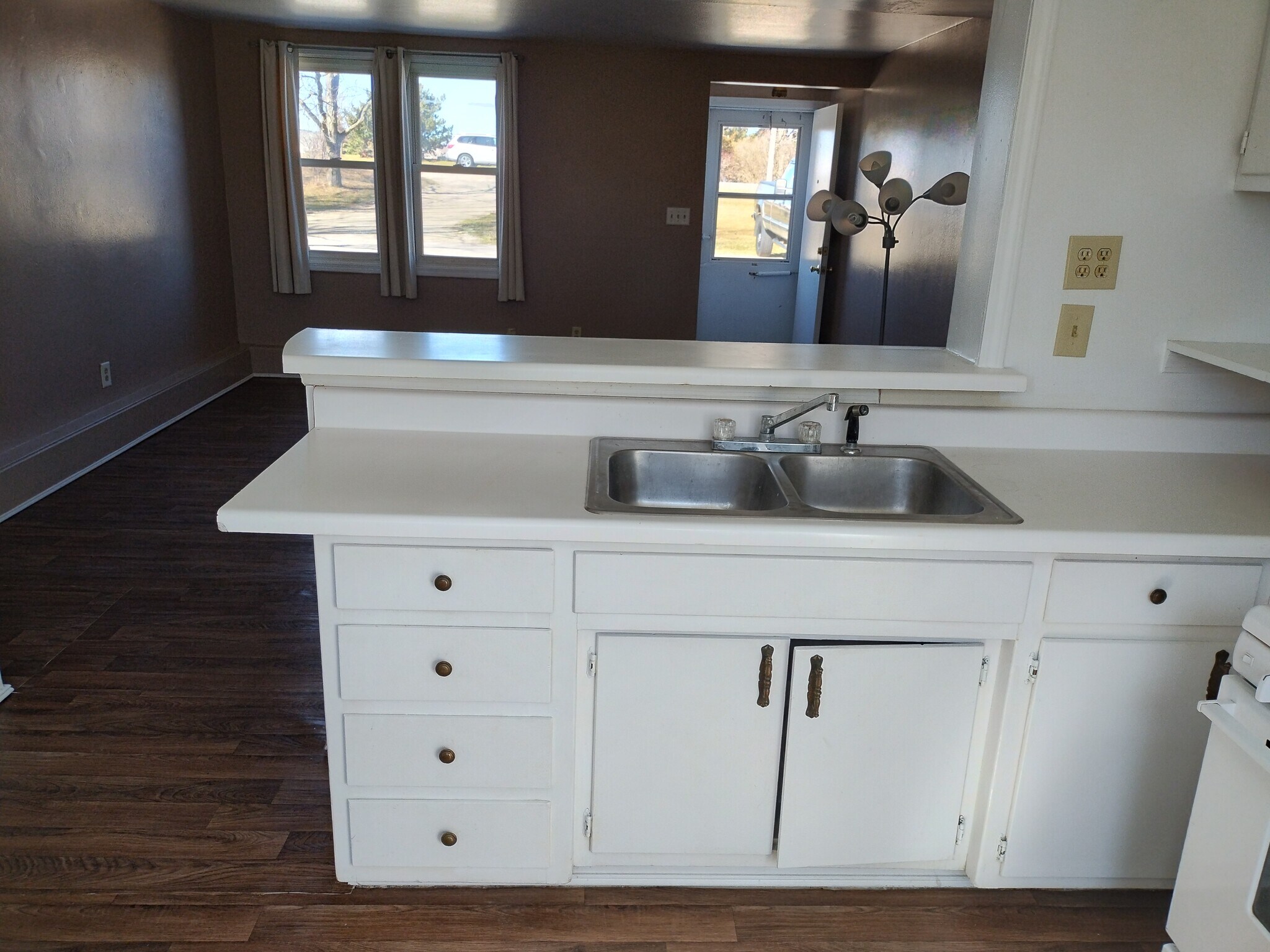 Kitchen - 6331 104th St