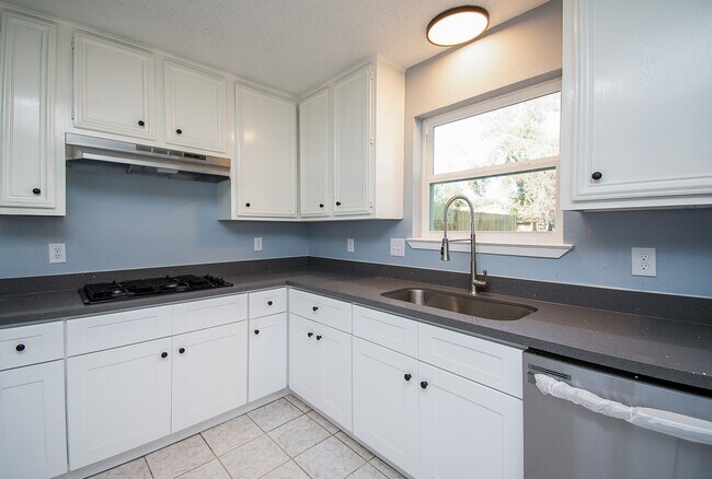 Building Photo - 16419 N Bend Dr