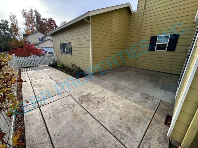 Building Photo - FREE RENT! Charming 3-Bedroom Retreat with Stunning Views on Shore View Dr!